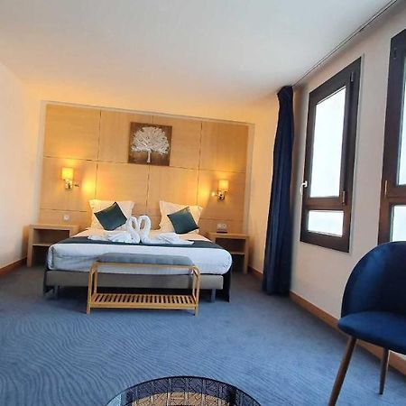 Hotel Du Golf Coignieres Bagian luar foto