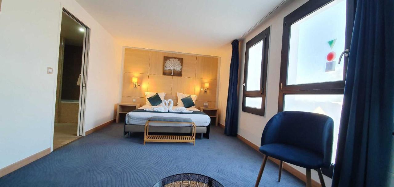 Hotel Du Golf Coignieres Bagian luar foto
