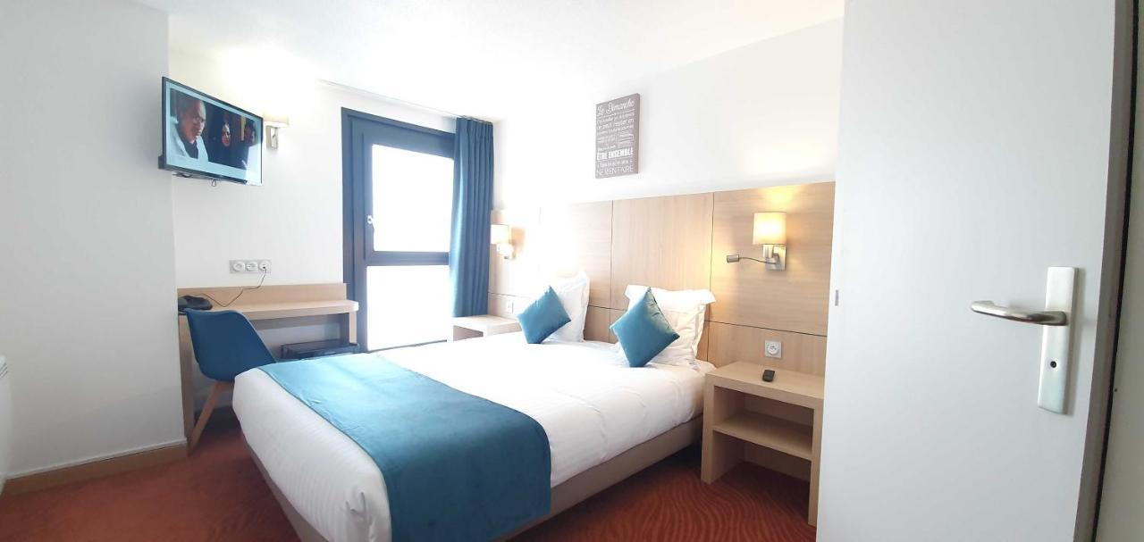 Hotel Du Golf Coignieres Bagian luar foto