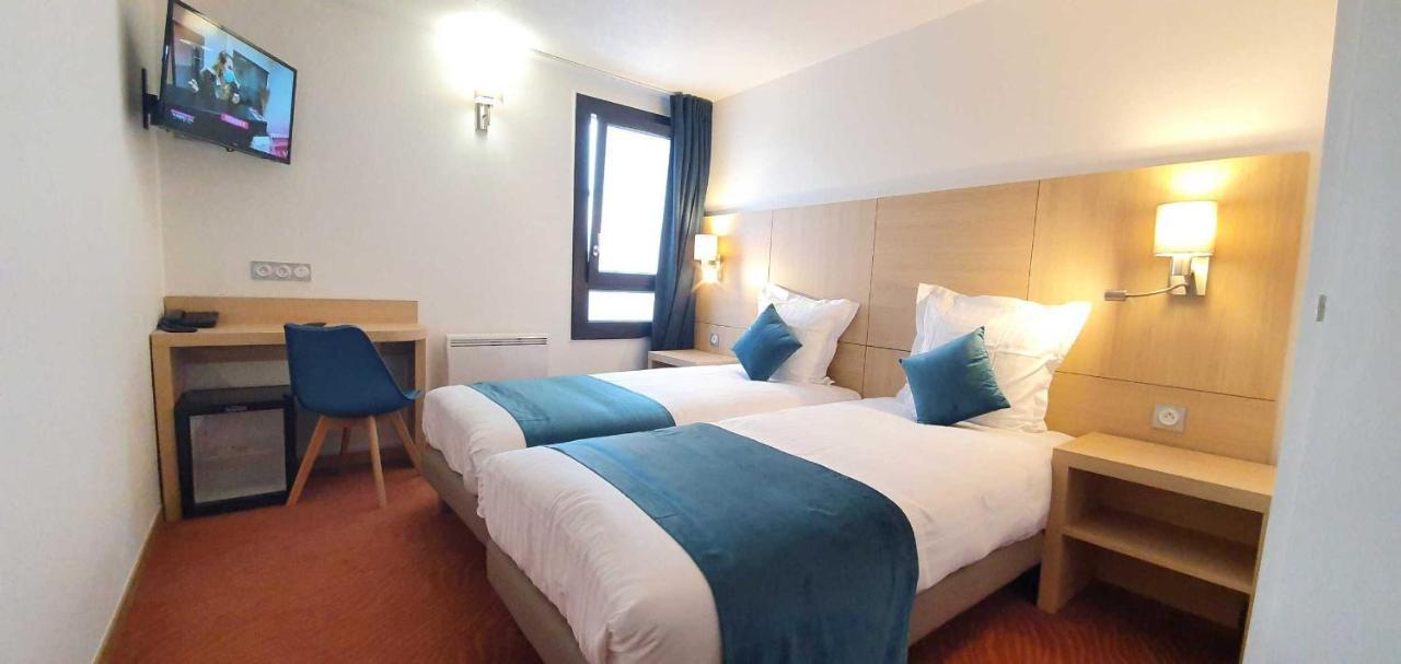 Hotel Du Golf Coignieres Bagian luar foto
